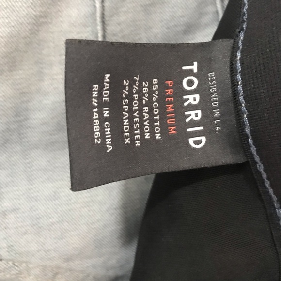 Torrid Distressed Light Bombshell Skinny Jean - Picture 8 of 12